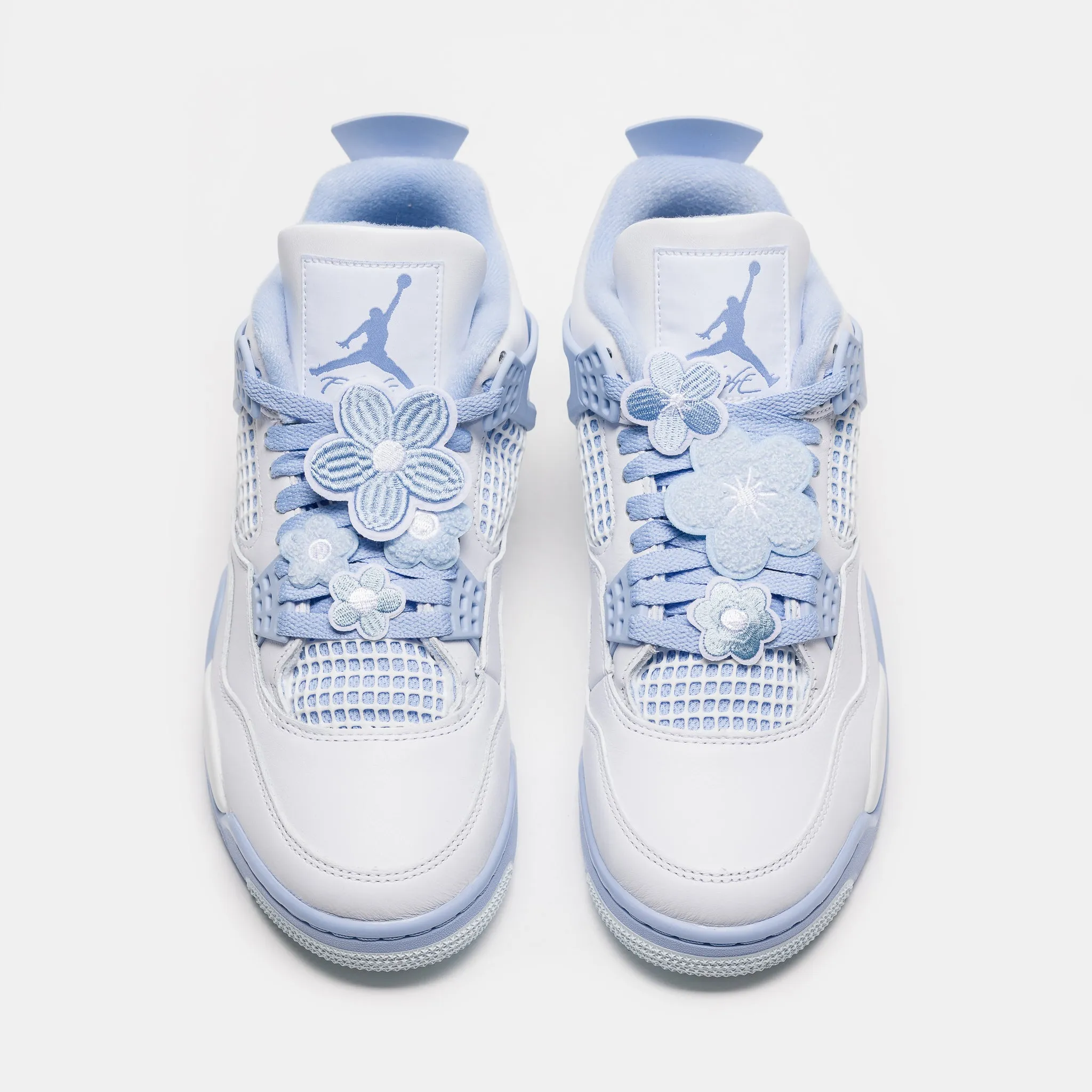 Air Jordan 4 Retro Sneaker in White/Aluminum/Blue Tint/ Oil Green