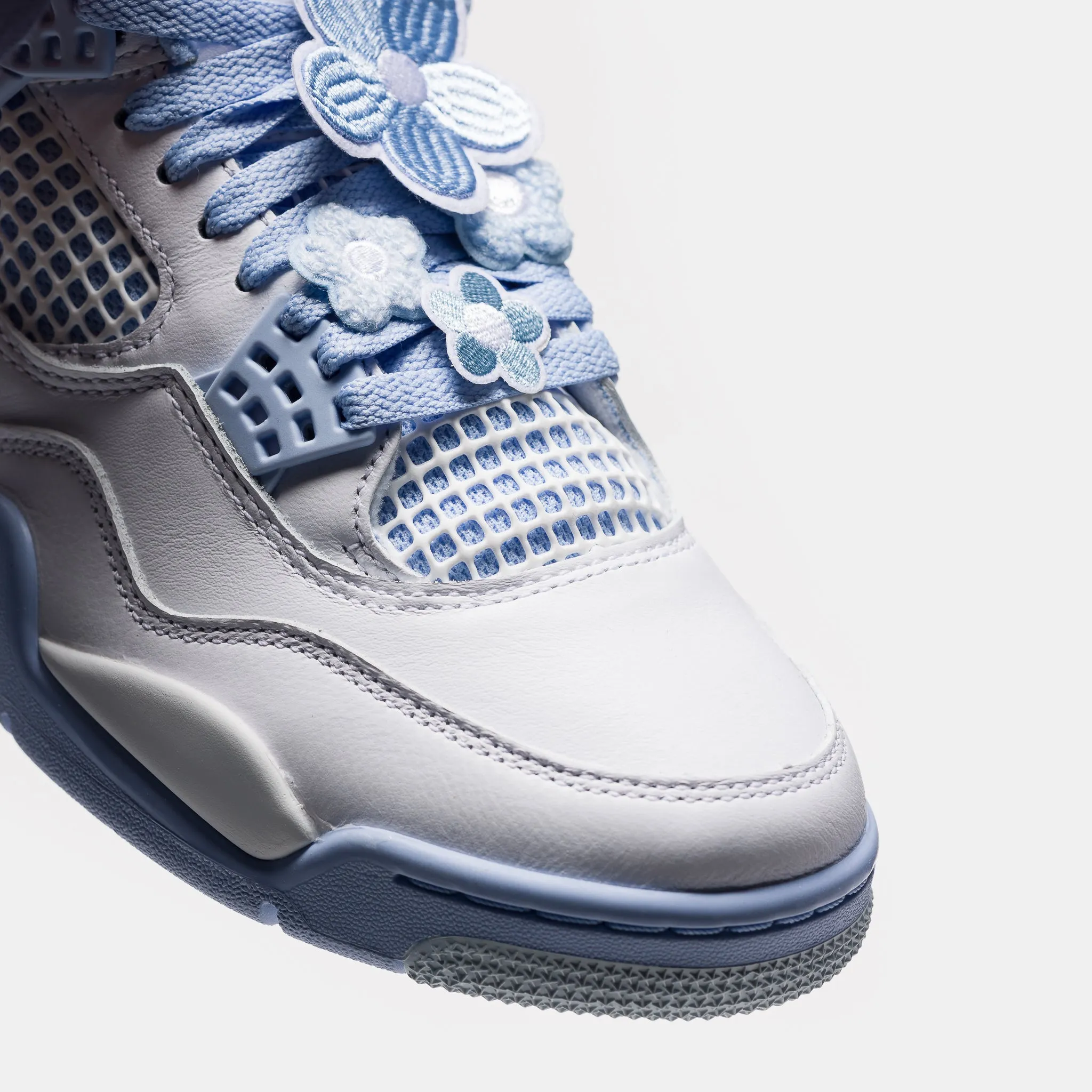 Air Jordan 4 Retro Sneaker in White/Aluminum/Blue Tint/ Oil Green