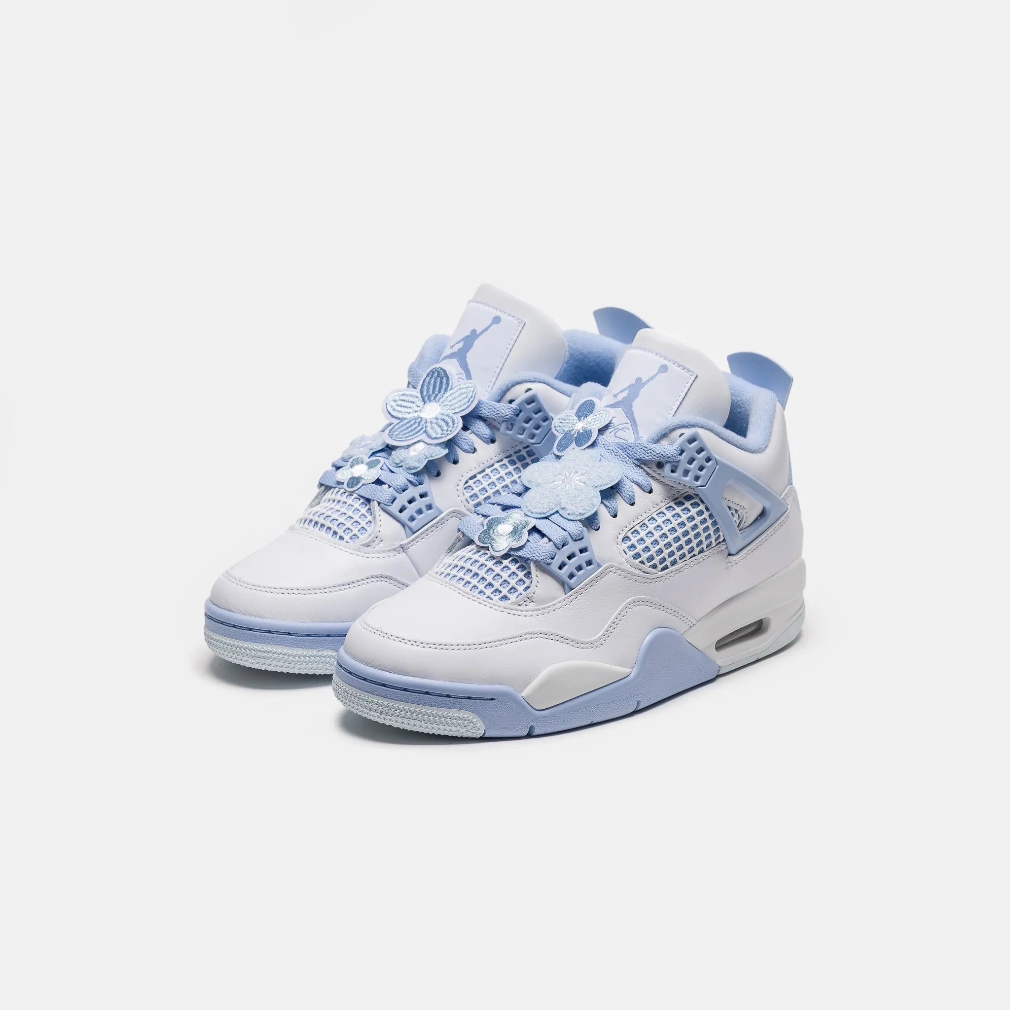Air Jordan 4 Retro Sneaker in White/Aluminum/Blue Tint/ Oil Green