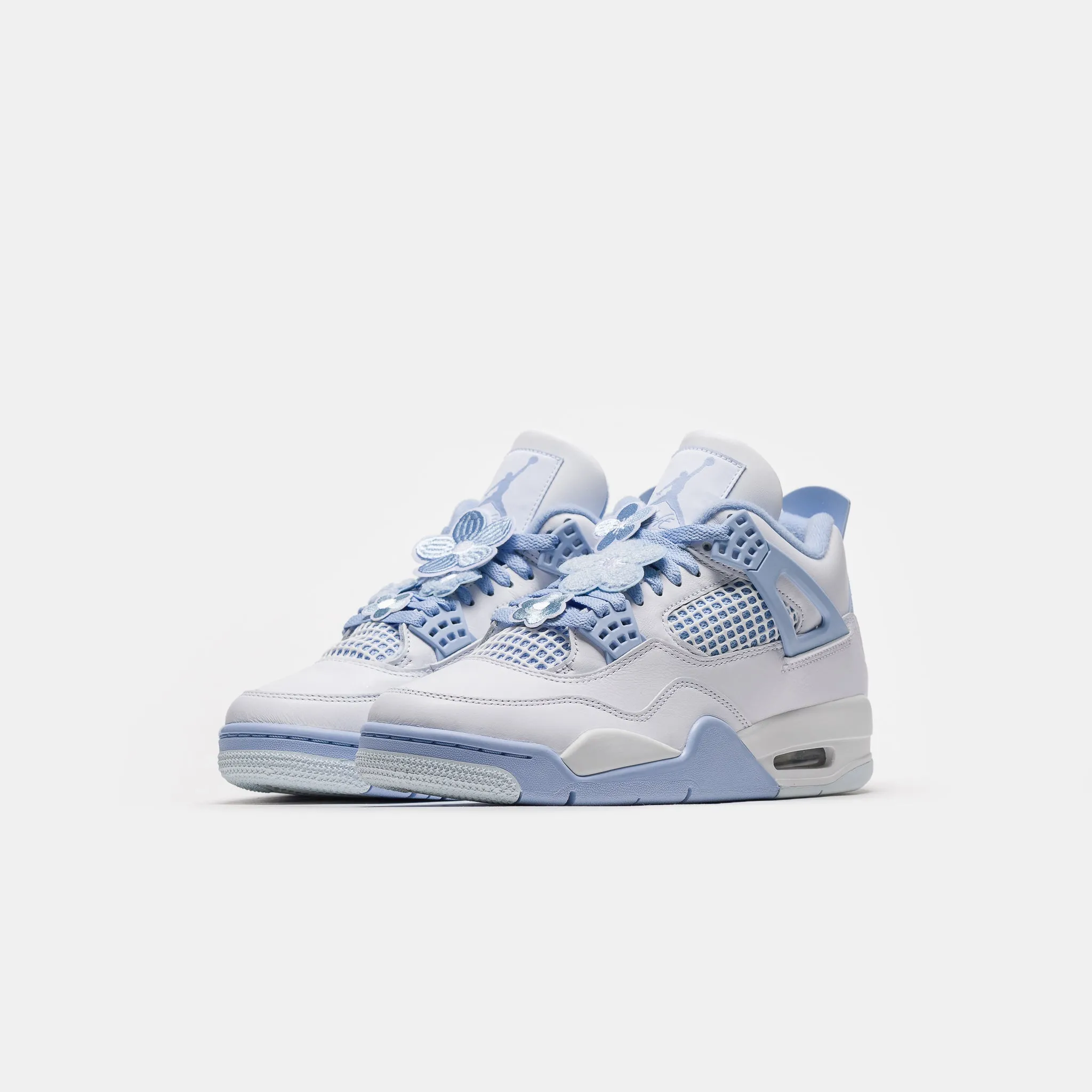 Air Jordan 4 Retro Sneaker in White/Aluminum/Blue Tint/ Oil Green