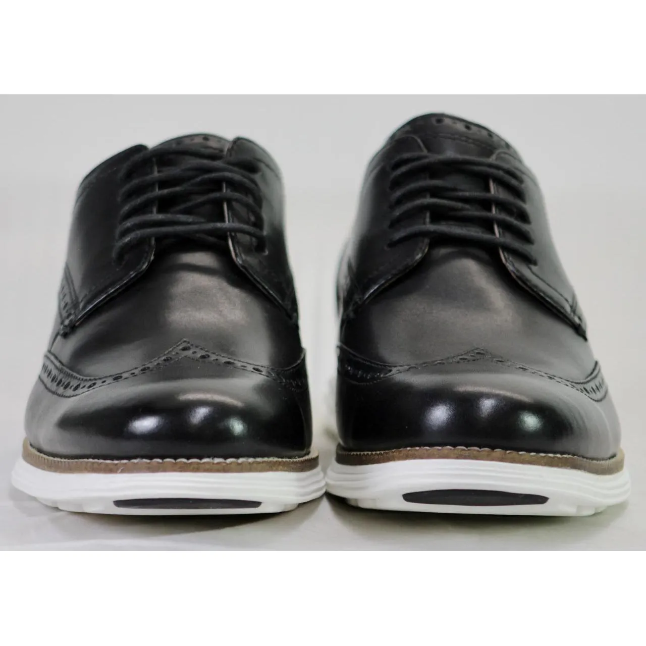 Cole Haan Original Men's Grand Shortwing Oxford shoe Size 9.5 Black/White