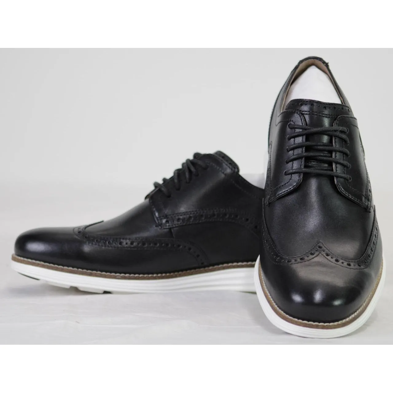 Cole Haan Original Men's Grand Shortwing Oxford shoe Size 9.5 Black/White