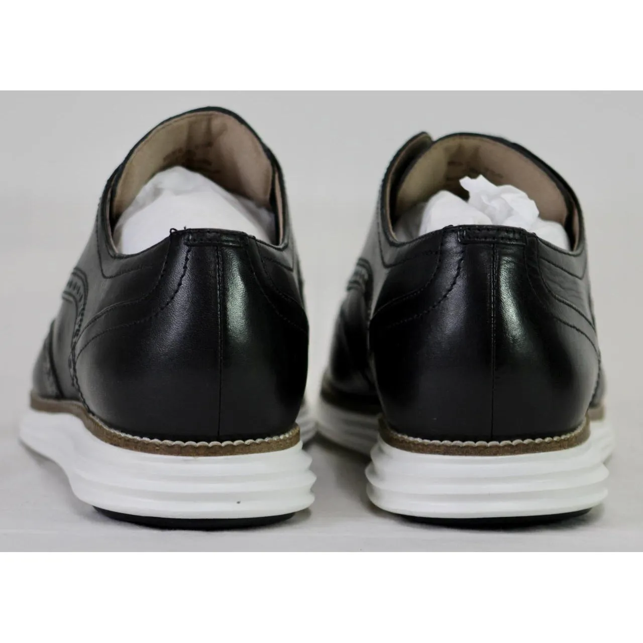 Cole Haan Original Men's Grand Shortwing Oxford shoe Size 9.5 Black/White