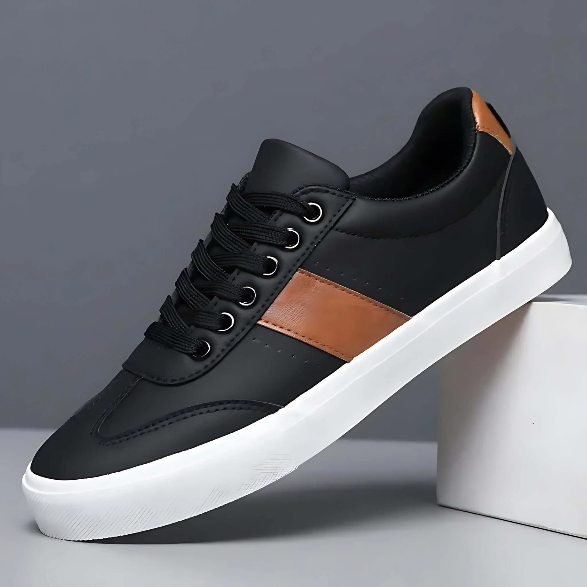 Heritage Low-Top Sneaker