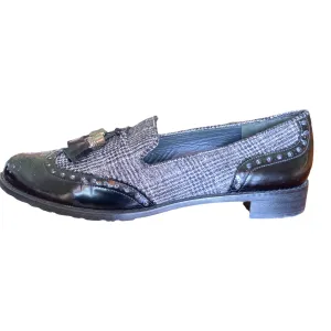Stuart Weitzman Guything Wingtip Black Loafers, 9N